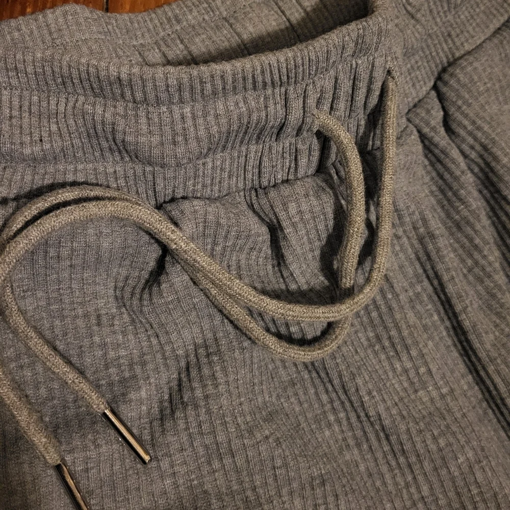 Gray Ribbed Lounge Set - Picture 4 of 5